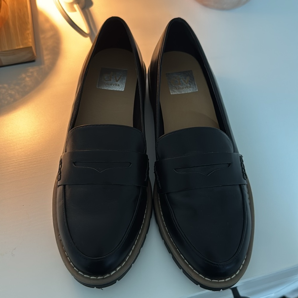 Black women’s size 8.5 Dolce Vita loafers - Picture 2 of 3